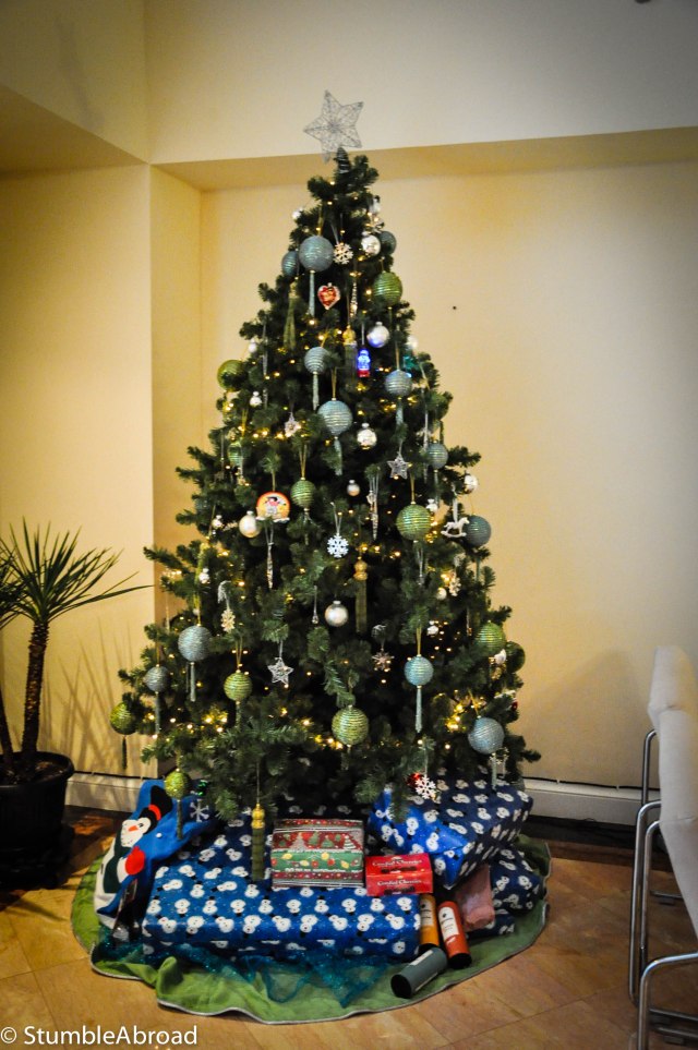 Ohh Christmas Tree.... Full of presents thanks to Abuela and Abuelo and Grandma and Grandpa 