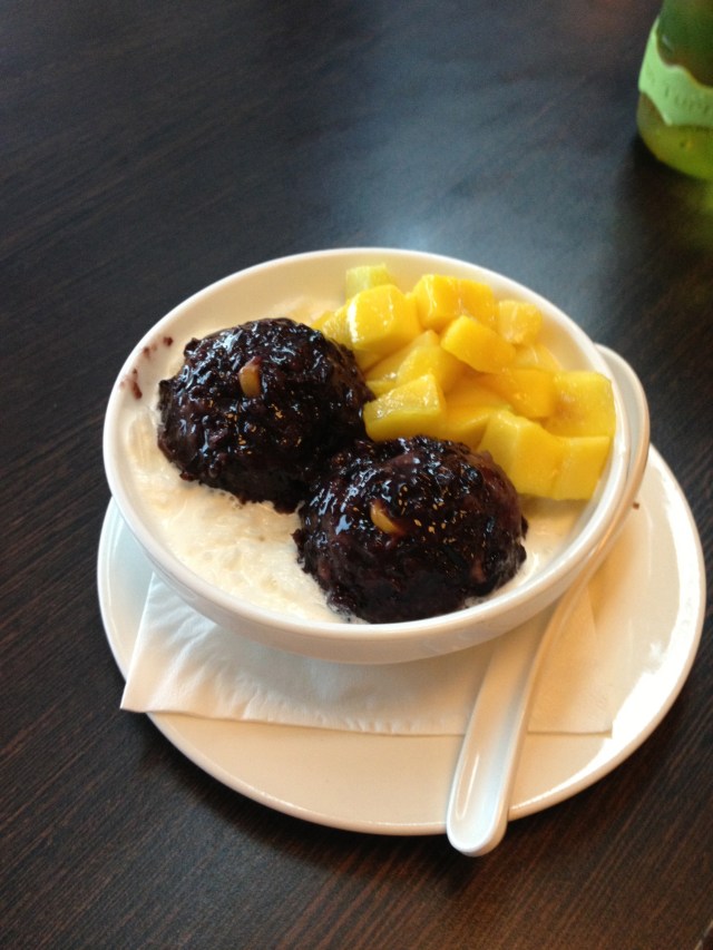 Sticky Rice with Mango and Vanilla sauce