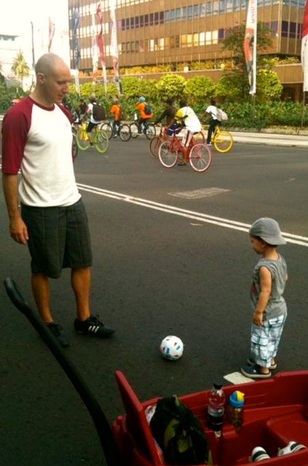 Styl playing with his daddy on Car-Free Sunday
