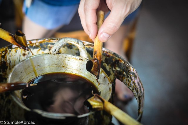 Putting wax on the tjanting