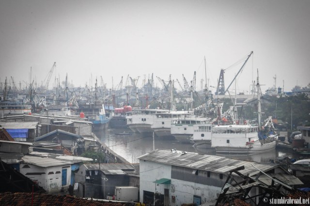 Another view of the harbor.