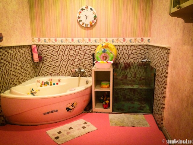 The pink room. They all have a mini pool for newborns and toys and a TV for older kiddos.