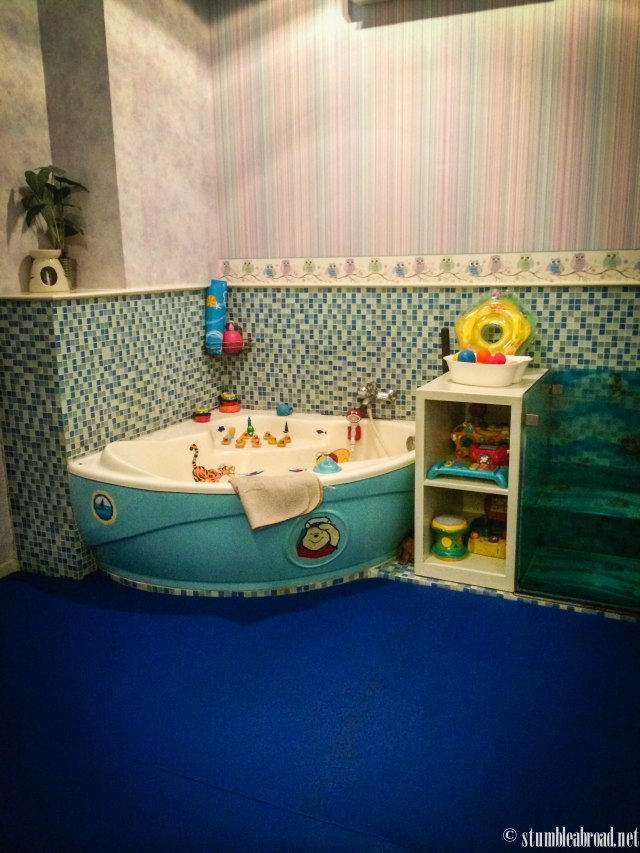 Evan wanted to stay in this room. 