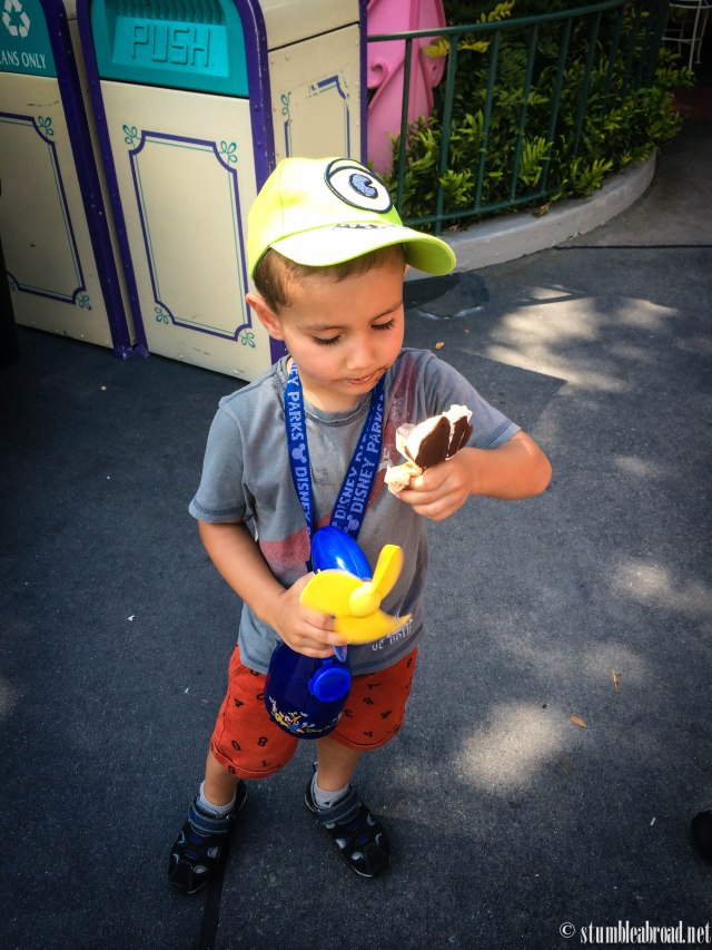 Ice-cream, hat, and a fan. This guys is pretty cool. 